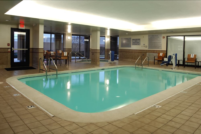 Imagen de la piscina del Hotel Courtyard by Marriott Indianapolis Northwest. Foto 19