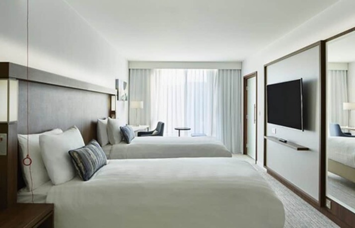 Imagen de la habitación del Hotel Courtyard by Marriott Inverness Airport. Foto 4