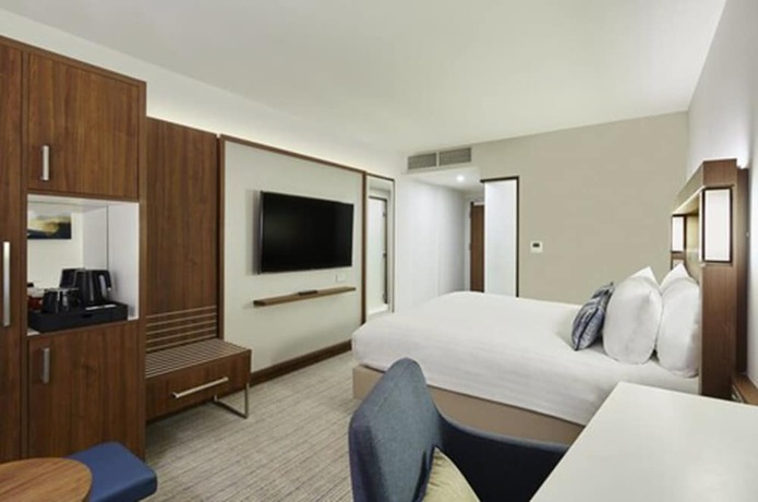 Imagen de la habitación del Hotel Courtyard by Marriott Inverness Airport. Foto 7