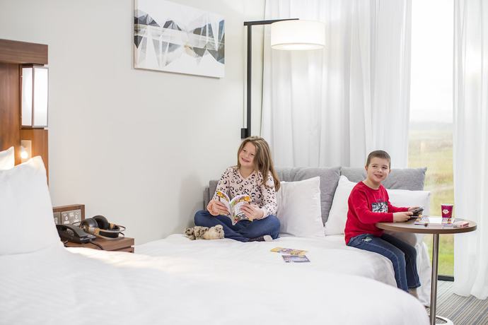 Imagen de la habitación del Hotel Courtyard by Marriott Inverness Airport. Foto 14