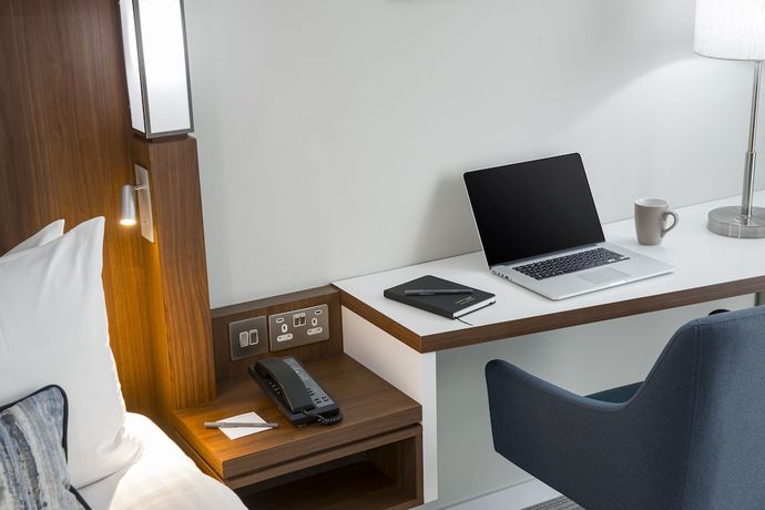 Imagen de la habitación del Hotel Courtyard by Marriott Inverness Airport. Foto 16