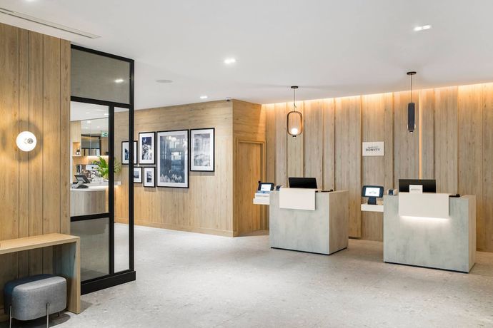 Imagen de los interiores del Hotel Courtyard by Marriott Inverness Airport. Foto 20