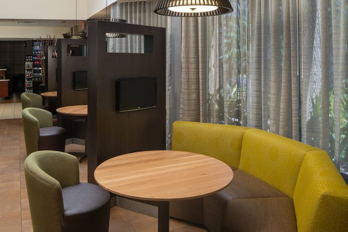 Imagen de los interiores del Hotel Courtyard by Marriott Jacksonville Mayo Clinic Campus/Beaches. Foto 10