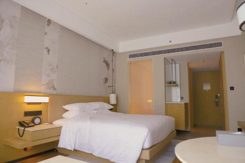 Imagen de la habitación del Hotel Courtyard by Marriott Jiuzhaigou. Foto 11