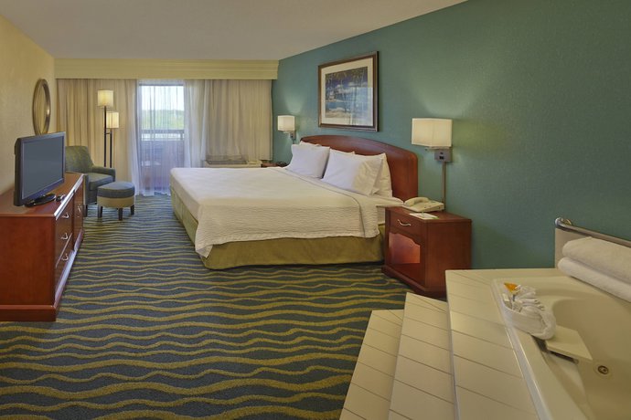 Imagen de la habitación del Hotel Courtyard by Marriott Key West Waterfront. Foto 13