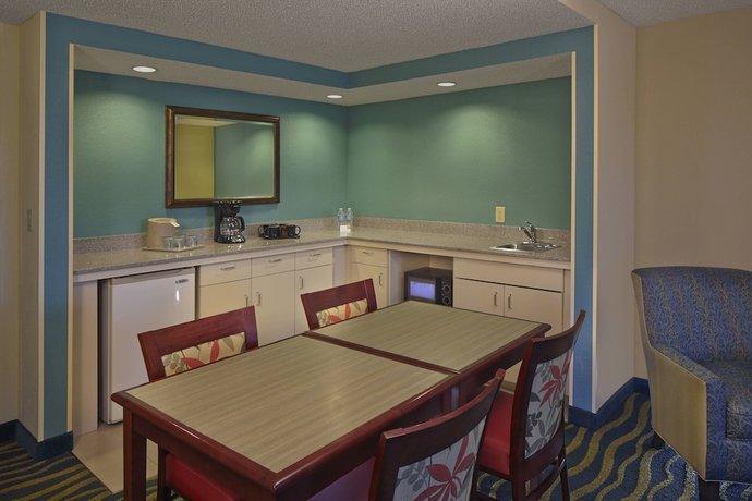 Imagen de la habitación del Hotel Courtyard by Marriott Key West Waterfront. Foto 15