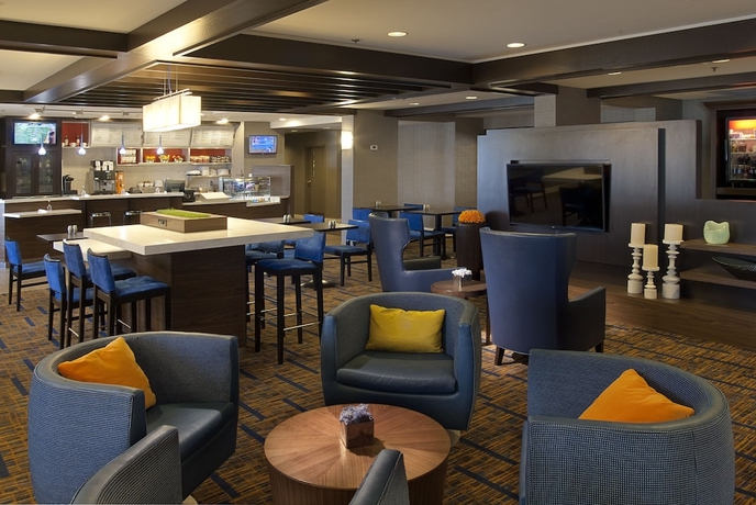 Imagen del bar/restaurante del Hotel Courtyard by Marriott Kokomo. Foto 5
