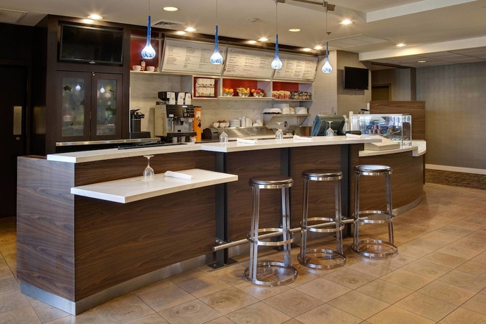 Imagen del bar/restaurante del Hotel Courtyard by Marriott Kokomo. Foto 11