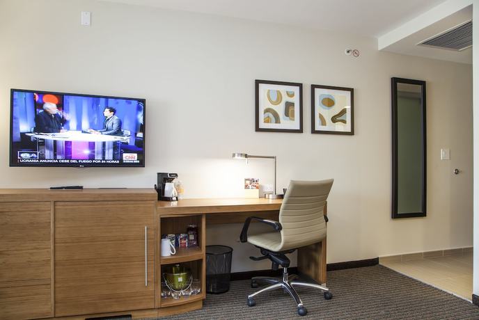 Imagen de la habitación del Hotel Courtyard by Marriott La Paz Baja California Sur. Foto 6