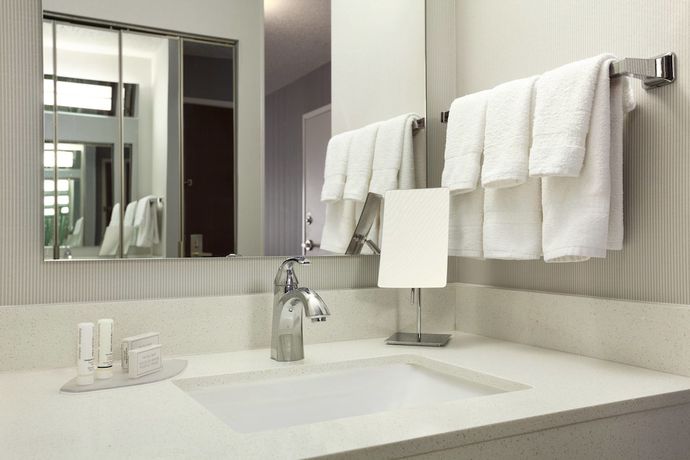Imagen de la habitación del Hotel Courtyard by Marriott Layton. Foto 8