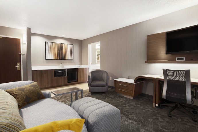 Imagen de la habitación del Hotel Courtyard by Marriott Layton. Foto 10