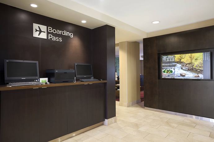 Imagen de los interiores del Hotel Courtyard by Marriott Layton. Foto 17