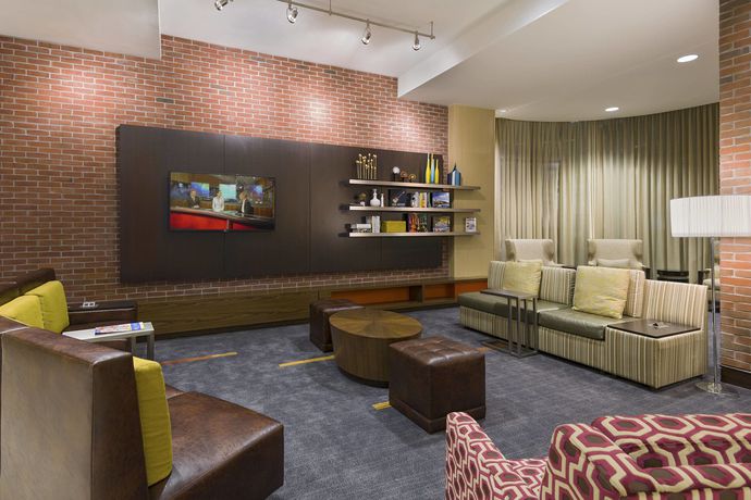 Imagen de los interiores del Hotel Courtyard by Marriott Little Rock Downtown. Foto 12
