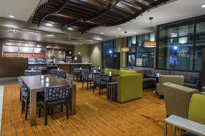 Imagen del bar/restaurante del Hotel Courtyard by Marriott Little Rock Downtown. Foto 3