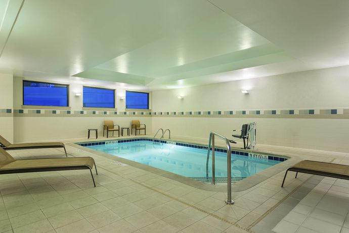 Imagen de la piscina del Hotel Courtyard by Marriott Little Rock Downtown. Foto 15