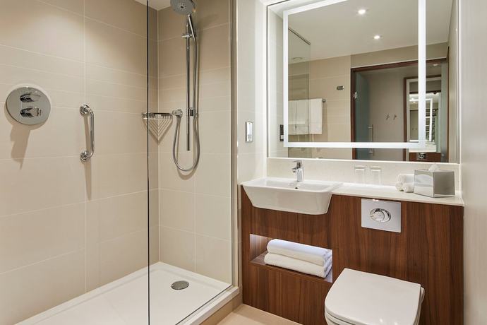 Imagen de la habitación del Hotel Courtyard by Marriott London City Airport. Foto 7