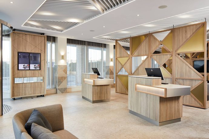 Imagen de los interiores del Hotel Courtyard by Marriott London City Airport. Foto 19