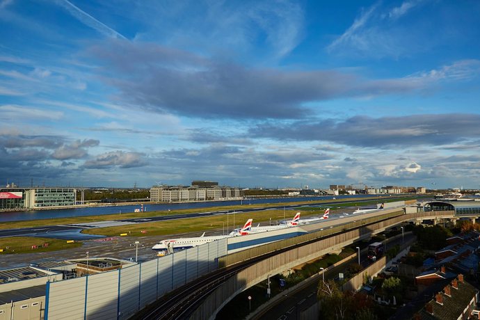 Imagen de la habitación del Hotel Courtyard by Marriott London City Airport. Foto 12