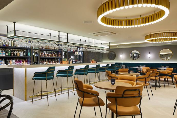 Imagen del bar/restaurante del Hotel Courtyard by Marriott London Heathrow Airport. Foto 3