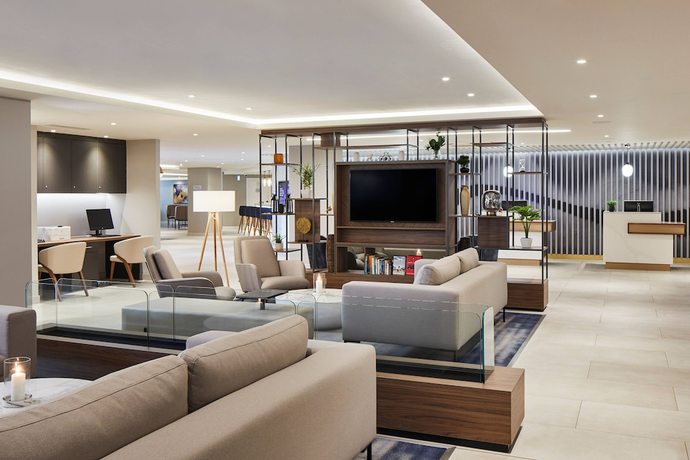 Imagen de los interiores del Hotel Courtyard by Marriott London Heathrow Airport. Foto 17