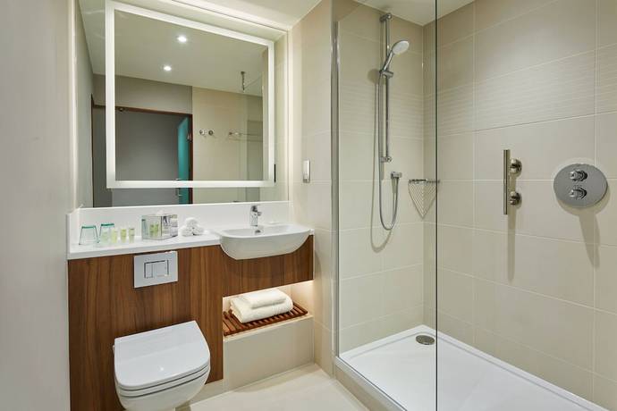 Imagen de la habitación del Hotel Courtyard by Marriott London Heathrow Airport. Foto 9