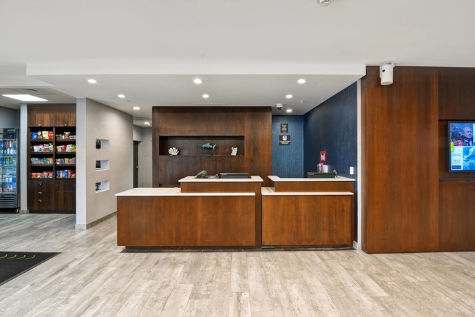 Imagen de los interiores del Hotel Courtyard by Marriott Long Island Islip/Courthouse Complex. Foto 18