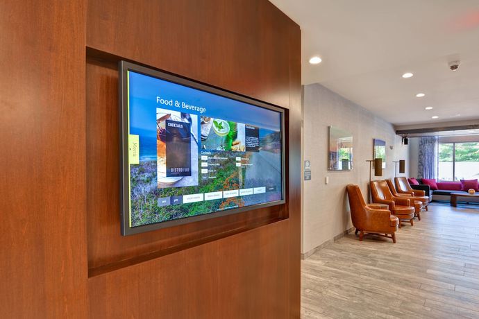 Imagen de los interiores del Hotel Courtyard by Marriott Long Island Islip/Courthouse Complex. Foto 19