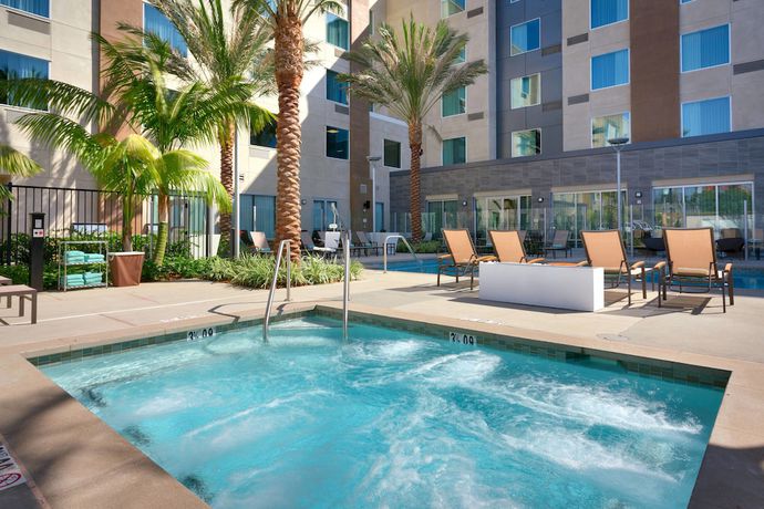 Imagen de los exteriores del Hotel Courtyard by Marriott Los Angeles LAX/Hawthorne. Foto 7