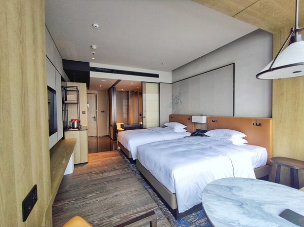 Imagen de la habitación del Hotel Courtyard by Marriott Luoyang. Foto 2
