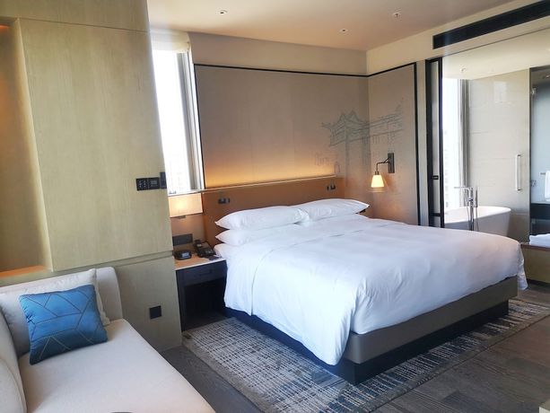 Imagen de la habitación del Hotel Courtyard by Marriott Luoyang. Foto 5