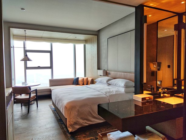 Imagen de la habitación del Hotel Courtyard by Marriott Luoyang. Foto 8
