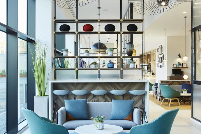 Imagen de los interiores del Hotel Courtyard by Marriott Luton Airport. Foto 16