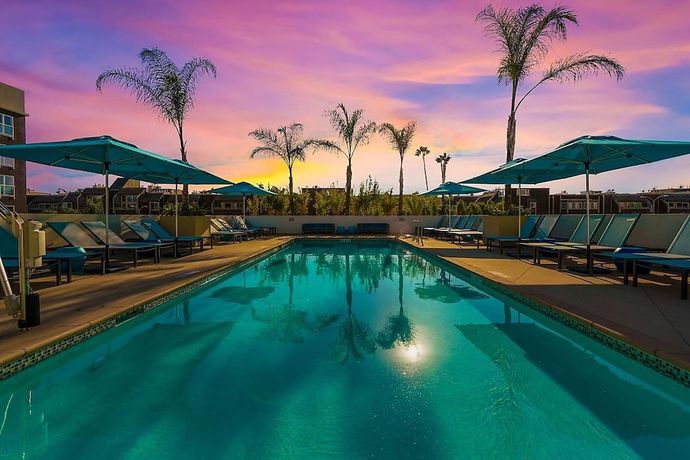 Imagen de la piscina del Hotel Courtyard by Marriott Marina del Rey. Foto 20