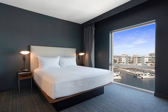 Imagen de la habitación del Hotel Courtyard by Marriott Marina del Rey. Foto 12