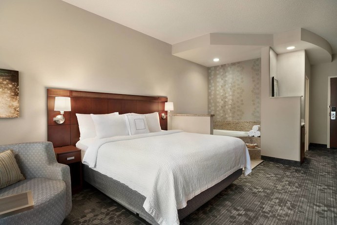 Imagen de la piscina del Hotel Courtyard by Marriott Middletown Goshen. Foto 17