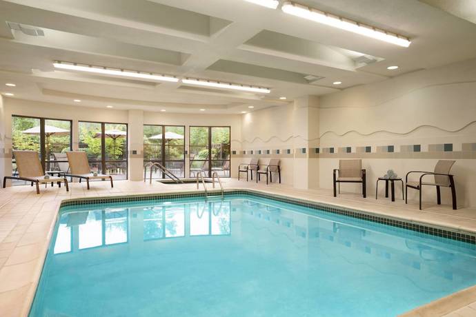 Imagen de la piscina del Hotel Courtyard by Marriott Middletown Goshen. Foto 18