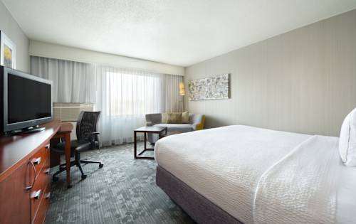 Imagen de la habitación del Hotel Courtyard by Marriott Mishawaka-University Area. Foto 4