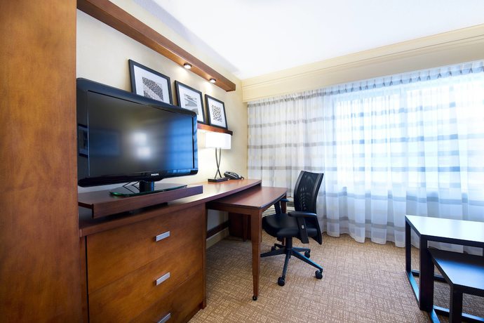 Imagen de la habitación del Hotel Courtyard by Marriott Mississauga - Airport Corporate Centre West. Foto 3