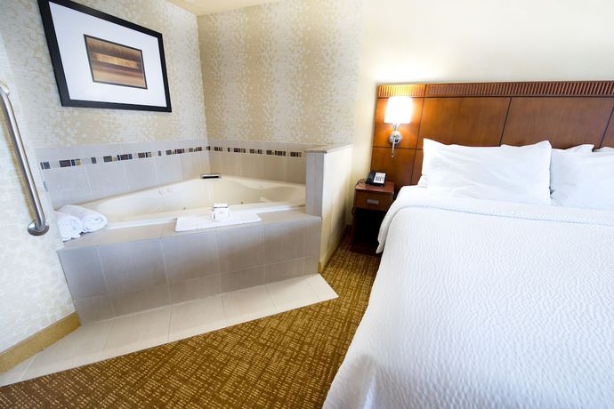 Imagen de la habitación del Hotel Courtyard by Marriott Mississauga - Airport Corporate Centre West. Foto 5