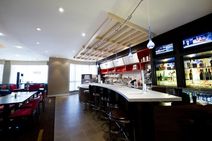 Imagen general del Hotel Courtyard by Marriott Mississauga - Airport Corporate Centre West. Foto 1