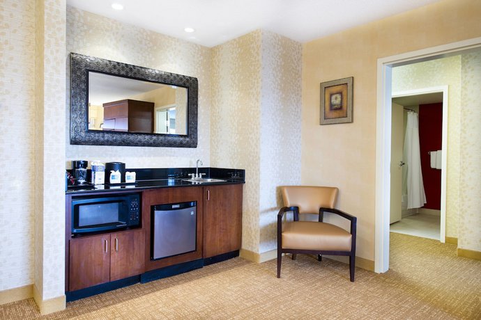 Imagen de la habitación del Hotel Courtyard by Marriott Mississauga - Airport Corporate Centre West. Foto 8