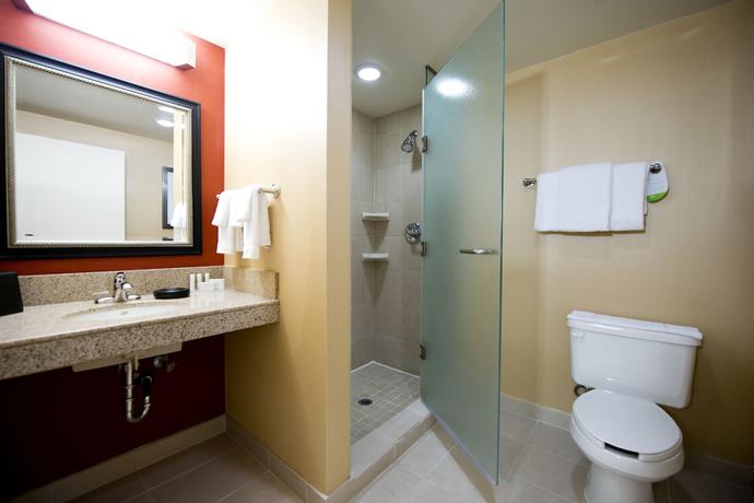 Imagen de la habitación del Hotel Courtyard by Marriott Mississauga - Airport Corporate Centre West. Foto 10