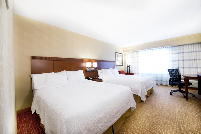Imagen de la habitación del Hotel Courtyard by Marriott Mississauga - Airport Corporate Centre West. Foto 14