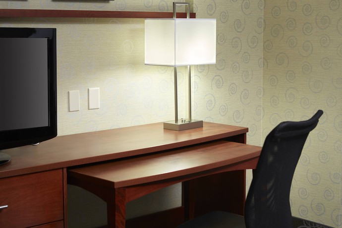 Imagen de la habitación del Hotel Courtyard by Marriott Montreal Airport. Foto 10