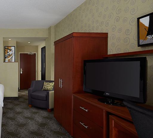 Imagen de la habitación del Hotel Courtyard by Marriott Montreal Airport. Foto 12