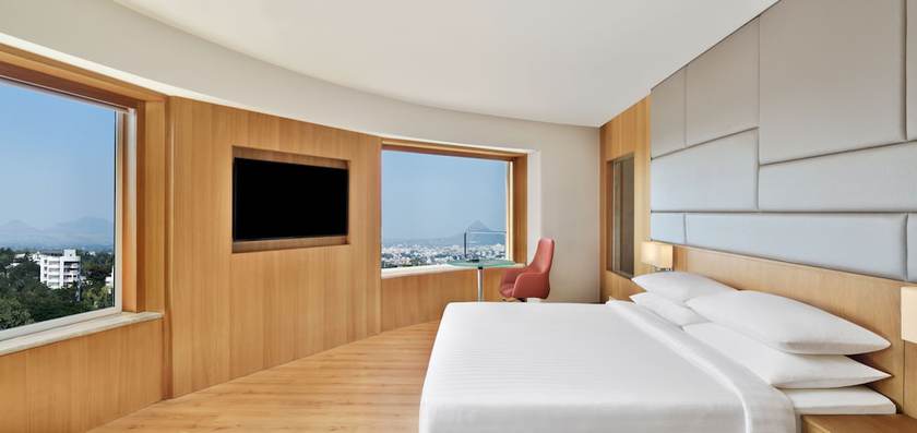 Imagen de la habitación del Hotel Courtyard by Marriott Nashik. Foto 14