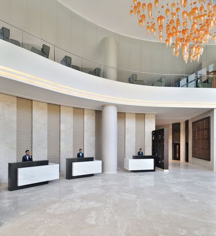 Imagen de los interiores del Hotel Courtyard by Marriott Nashik. Foto 17