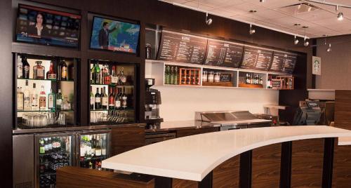 Imagen del bar/restaurante del Hotel Courtyard by Marriott New York Downtown Manhattan/Financial District. Foto 3