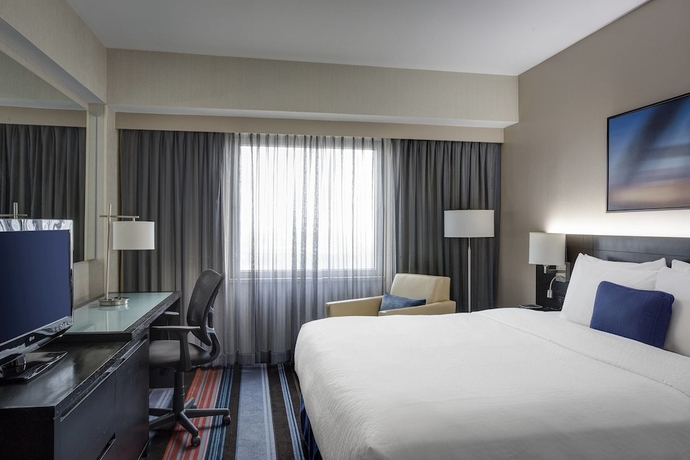 Imagen de la habitación del Hotel Courtyard by Marriott New York JFK Airport. Foto 12