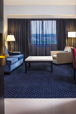 Imagen de la habitación del Hotel Courtyard by Marriott New York JFK Airport. Foto 16